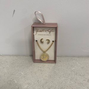 NEW Kendall and Kylie gold earring and necklace set